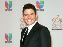 Ernesto Laguardia baila el tema principal de la telenovela 