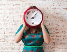 Los economistas sostienen que si bien el ahorro de energía es mínimo, el regreso al Horario de Invierno podría afectar los mercados financieros de México. ESPECIAL/Foto de RODOLFO BARRETO en Unsplash