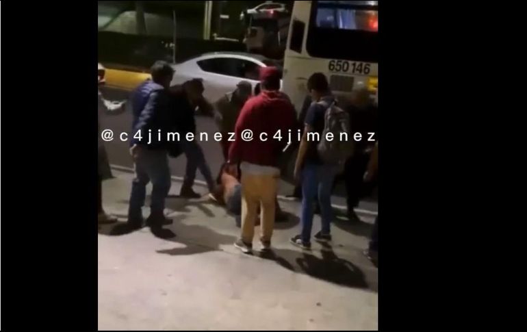 Los hechos quedaron registrados en una grabación que compartió el periodista Carlos Jiménez. TWITTER/@c4jimenez