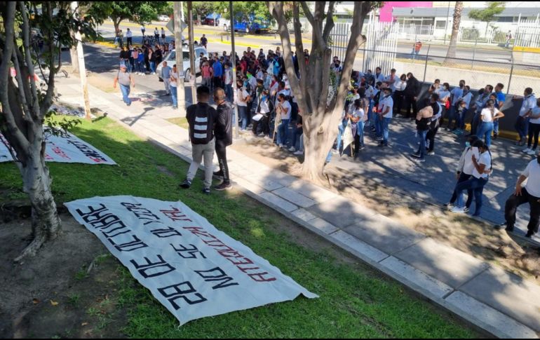 Los manifestantes señalan que la despensa ha llegado incompleta, por eso su principal petición es transparencia. EL INFORMADOR/E. Gomez