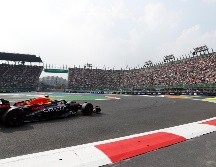 El gran ambiente y la entrada fue palpable desde temprana hora pues cada que Pérez pasaba por la zona del Foro Sol se escuchaba la emoción y el ánimo hacia el tapatío. EFE / M. Guzmán