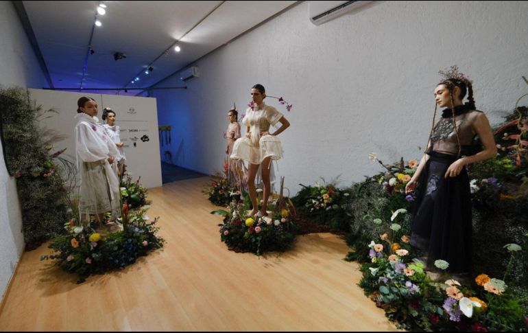 En ‘Rituales’ podrán ver piezas de vestir para mujeres, con algunas transparencias; faldas amplias con textos relacionados con la muerte y también con la esperanza, así como fotografías estampadas. CORTESÍA / SC Jalisco