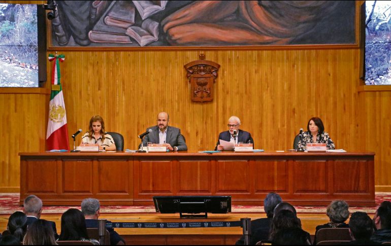 De izquierda a derecha: Karla Planter, coordinadora ejecutiva de FIL Pensamiento; Ricardo Villanueva, rector de la UdeG; Raúl Padilla, presidente de la FIL, y Marisol Schulz, directora de la FIL.  EL INFORMADOR/ A. Navarro