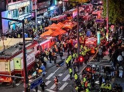 Un agente de los bomberos señaló que más de 140 ambulancias fueron enviadas al lugar para ayudar a las víctimas. AFP / J. Yeong-Je