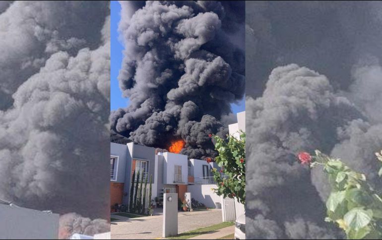 La columna se observa desde varias zonas de la metrópoli. ESPECIAL