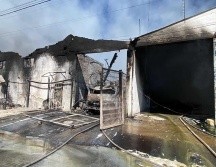 Ya está controlado el incendio en una fábrica de solventes de Tlaquepaque. ESPECIAL / Protección Civil Jalisco