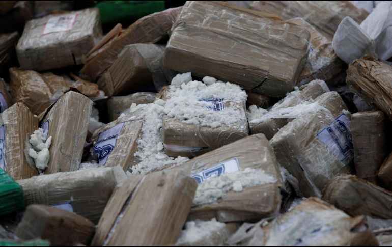 Durante el allanamiento se localizaron cientos de envoltorios de forma rectangular que contenían dos mil 355 kilos de cocaína. EFE/ARCHIVO
