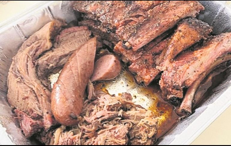Brisket y costillitas bbq. Su cocción y sabor son únicos; su lema: “si no te gusta, no pagas”. ESPECIAL