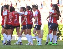 Los más de 10 mil 700 aficionados presentes en el Estadio Akron vieron cómo sus ídolos rojiblancas sobrellevaron las acciones. IMAGO7