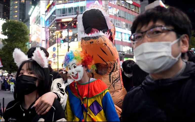En Tokio, Japón, un gran número de fuerzas policiales y personal de seguridad fueron enviados a las calles después de la tragedia en Itaewon, Corea del Sur, el pasado sábado. EFE / F. Robinchon