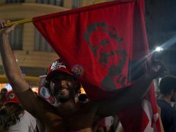 Con el 100% de las urnas escrutadas, Lula ganó las presidenciales del domingo por un ajustado margen al recibir el 50.9% de los votos frente al 49.1% que obtuvo el actual gobernante, Jair Bolsonaro. AFP / P. Porciuncula