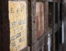 Como medida de prevención, autoridades zapopanas acordonaron 173 criptas que se encontraban en malas condiciones. EFE/S. Ángeles