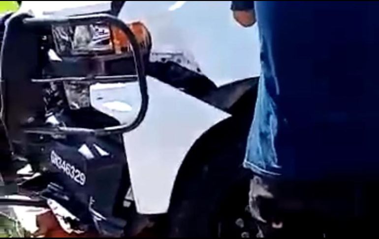 El comerciante ambulante de entre 40 a 45 años quedó tendido sobre el asfalto. ESPECIAL