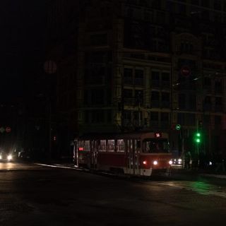 Rusia lanza nueva ofensiva; 80% de Kiev se queda sin agua