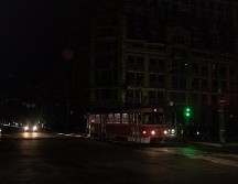 Varias zonas de Ucrania se quedaron a oscuras debido a los bombardeos rusos. EFE/R. Pilipey