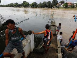 Más de 865 mil personas se encuentran desplazadas de sus hogares, 347 mil de ellas alojadas en los centros de evacuación establecidos por las autoridades, mientras que Nalgae afectó en total a 2.4 millones de personas o 741 mil familias. EFE / ARCHIVO