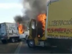 La quema de vehículos se realizó en diversos puntos carreteros de Michoacán. ESPECIAL/CAPTURA DE VIDEO