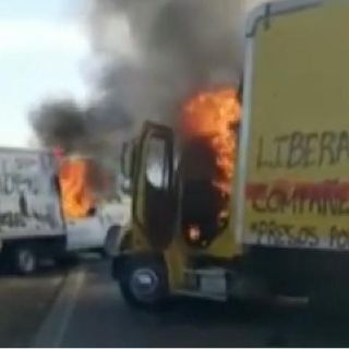 Normalistas queman 10 vehículos en Michoacán durante protestas