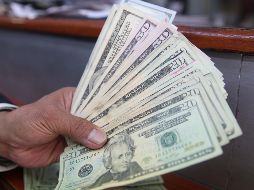 El peso mexicano comenzó el mes de noviembre ganándole 7 centavos al dólar, lo cual equivale al 0.36 por ciento. SUN/ ARCHIVO