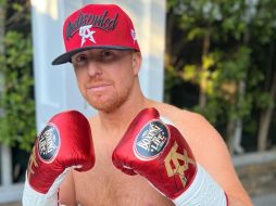 El beisbolista Justin Turner presumió en sus redes sociales su disfraz que de inmediato llamó la atención de la afición mexicana. TWITTER / @redturn2