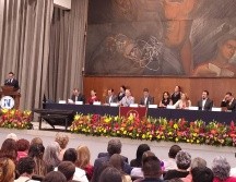 Al final del evento, llegó un grupo musical integrado por alumnos normalistas que cantaron las mañanitas a su centro de formación. EL INFORMADOR / E. Gómez