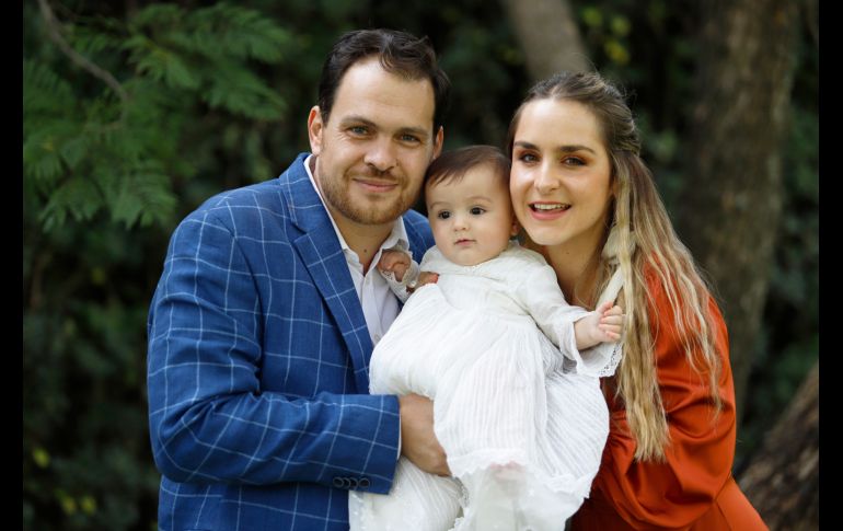 Alfonso y Leonardo Magallanes con Alexia Vergara. GENTE BIEN JALISCO/Claudio Jimeno