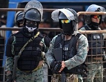 La criminalidad que se registra en Ecuador también derivó en la retención temporal de ocho guardias penitenciarios en un reclusorio de Esmeraldas. AFP/M. Pin