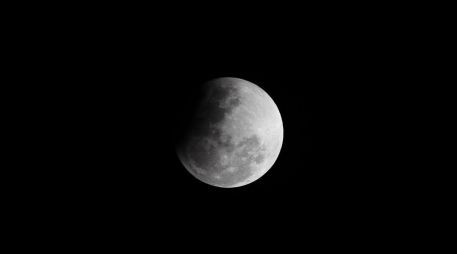 El momento idóneo para el avistamiento del eclipse será durante los primeros minutos de las 03:00 del martes 8 de noviembre, a las 03:17 horas y hasta las 04:42 horas. EFE/ARCHIVO