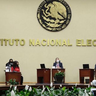 Gutiérrez Müller manda mensaje a Córdova y Murayama por la reforma electoral