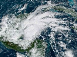 De acuerdo con su trayectoria, esta noche “Lisa” podría ingresar al Golfo de México. AFP / NOAA
