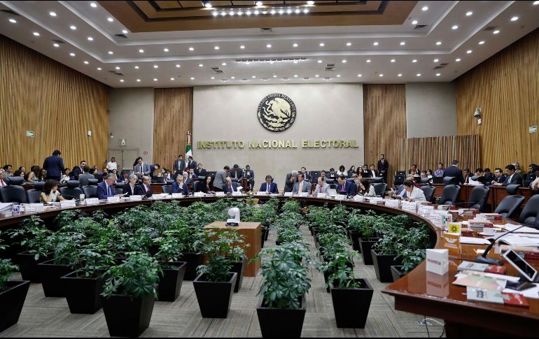Según el Presidente López Obrador, el INE está en manos de la oligarquía antidemocrática y corrupta. SUN / ARCHIVO