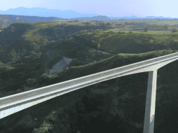 Se espera que la nueva carretera tenga un aforo de 15 mil autos diarios y mejore la conectividad, sobre todo con el puerto de Manzanillo. YOUTUBE / Gobierno de México