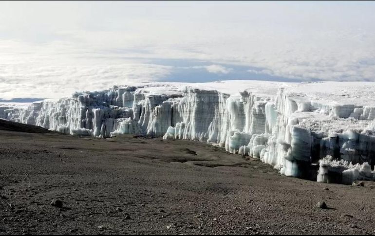 Los glaciares que cubren el Kilimanjaro en Tanzania desaparecerán para 2050. GETTY IMAGES