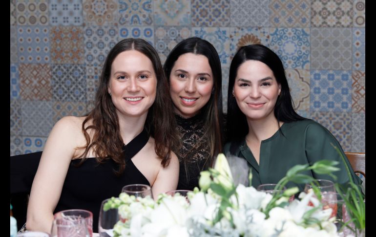 Paola Pérez, Ale Castiello y Montse Dolago. GENTE BIEN JALISCO/ Claudio Jimeno