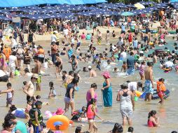 El Senado aprobó aumentar las vacaciones de los mexicanos de seis a 12 días en el primer año laboral. ARCHIVO