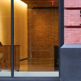 Musk cierra oficinas de Twitter mientras comunica despidos