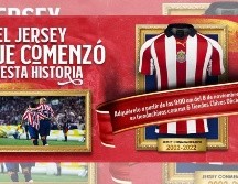 Será el próximo 8 de noviembre cuando se ponga a la venta este jersey conmemorativo del Rebaño por los 20 años de la era Vergara. ESPECIAL / Chivas