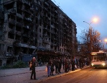 Más de 4.5 millones de personas se vieron privadas de electricidad el jueves debido a los bombardeos rusos. AP/A. Alexandrov