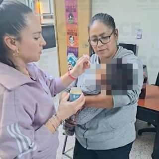 Encargan a su bebé con un vecino y no regresan por él