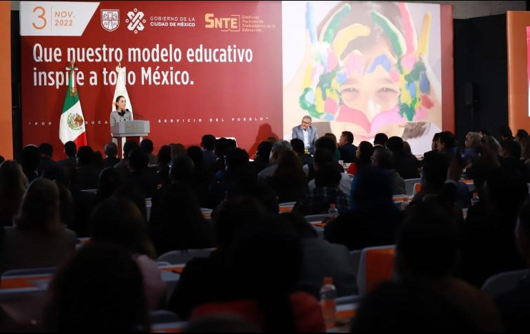 Claudia Sheinbaum Pardo compartió su compromiso con la educación en la Ciudad de México. ESPECIAL