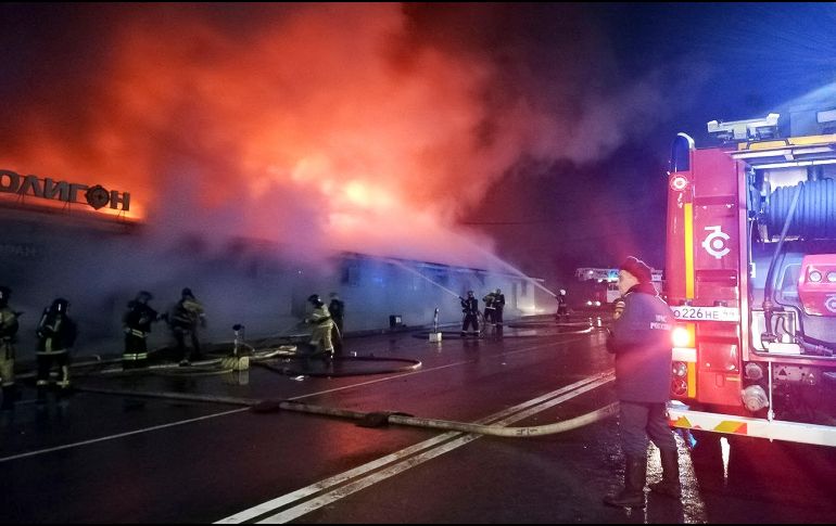 Se necesitaron 50 personas y 20 vehículos de bomberos para extinguir el fuego. AP/Prensa del Ministerio Ruso de Emergencias
