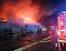 Se necesitaron 50 personas y 20 vehículos de bomberos para extinguir el fuego. AP/Prensa del Ministerio Ruso de Emergencias