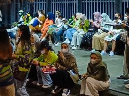 Los hechos ocurren a una semana de que más de 150 personas murieran en una estampida en las calles de Seúl, cuando celebraban una fiesta de Halloween. AFP / F. Raharjo