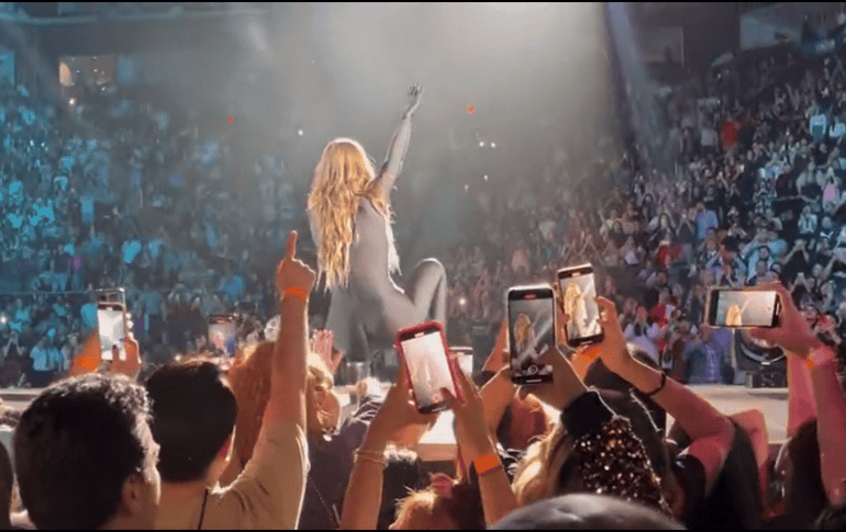Los asistentes al show de Belinda quedaron encantados y no dudaron en fotografiar y compartir las imágenes en redes sociales. TWITTER / @urielef