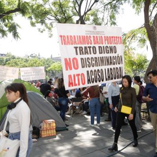 Hacen huelgas afuera del Congreso ante despidos en la Judicatura