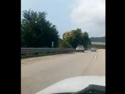 Algunos automovilistas tuvieron que regresarse en sentido contrario para evitar ser asaltados. ESPECIAL