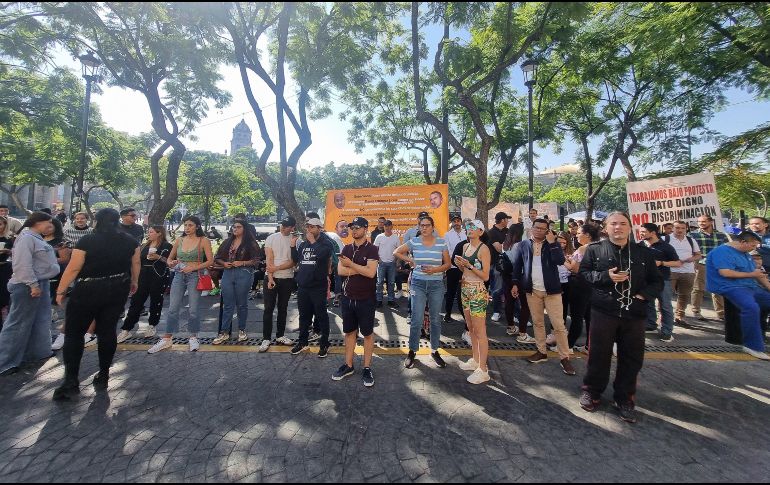 Trabajadores y trabajadoras del Consejo de la Judicatura del Estado se manifestaron afuera del Congreso de Jalisco. EL INFORMADOR/C. ZEPEDA