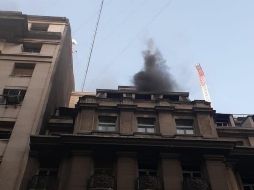Evacuación en el Ministerio de Economía de Argentina tras incendio. TWITTER/@lhdanoticias