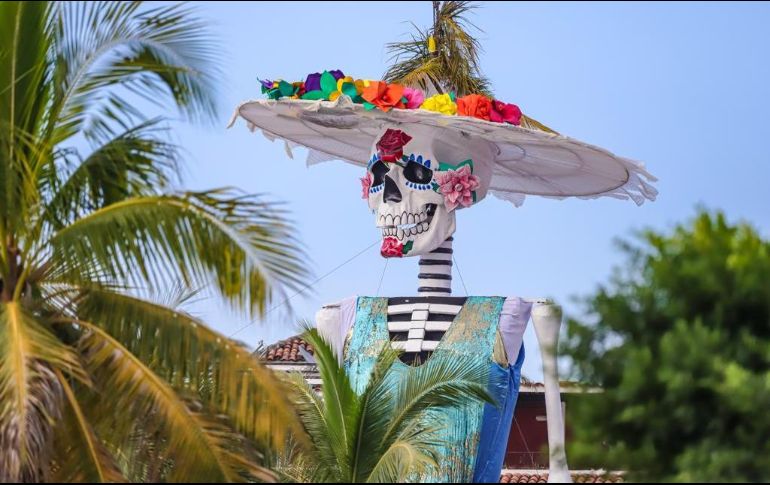 La Catrina más alta del mundo mide 22.67 metros y se encuentra ubicada en el malecón de Puerto Vallarta. ESPECIAL