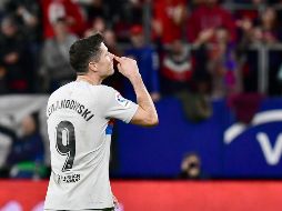 La polémica surgió luego de la expulsión y es que cuando se dirigía hacia el túnel de vestuarios, el delantero hizo un gesto al árbitro que algunos han interpretado que es una insinuación de que el silbante está drogado.  AP/A. BARRIENTOS